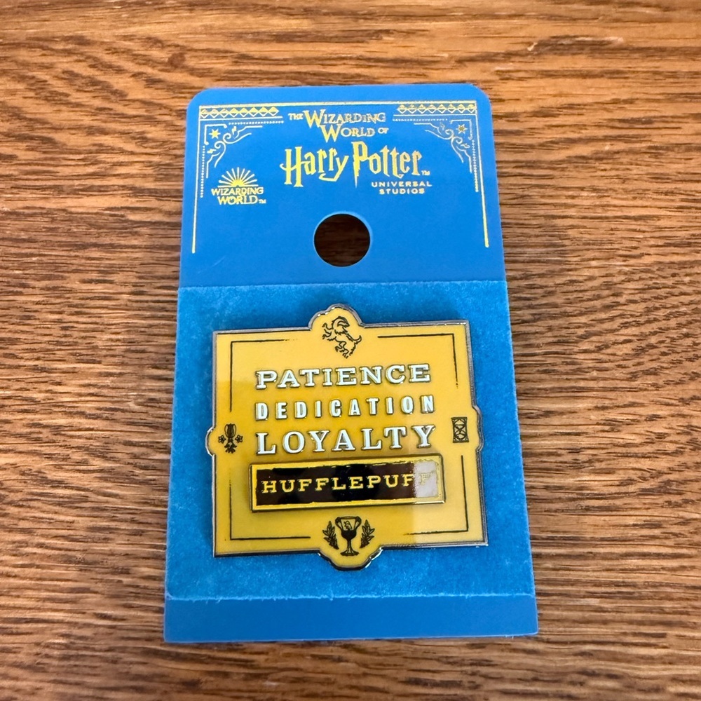 Harry Potter Hufflepuff Patience Dedication Loyalty Pin – Universal Studios